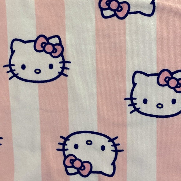 Hello Kitty nightgown - Picture 2 of 4